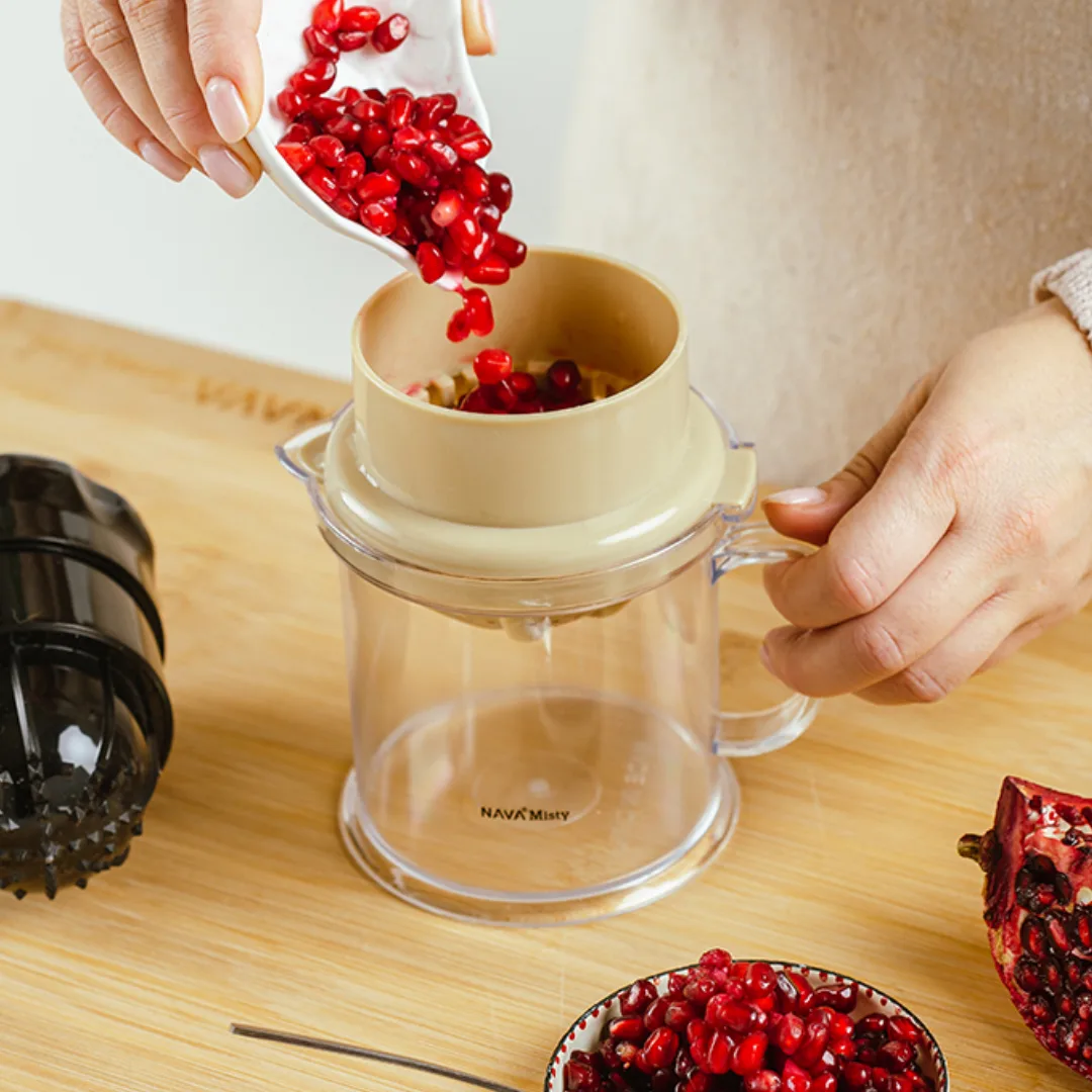 Multi-purpose manual juicer, plastic, 11 cm