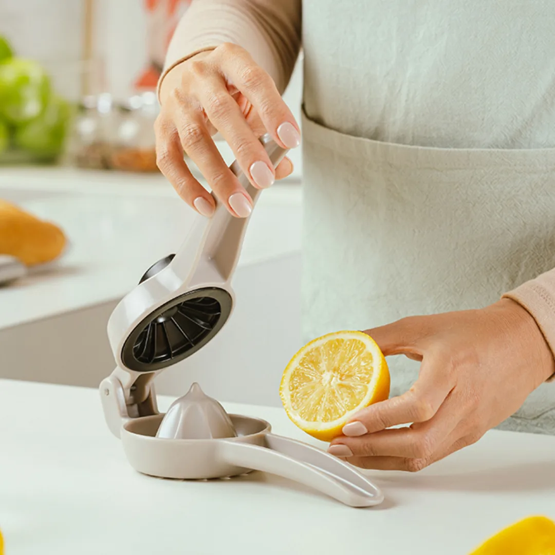 Plastic lemon squeezer, 22.5 cm